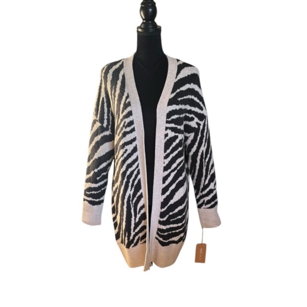 Yes Lola NWT contemporary casual cozy animal print knit cardigan sweater large